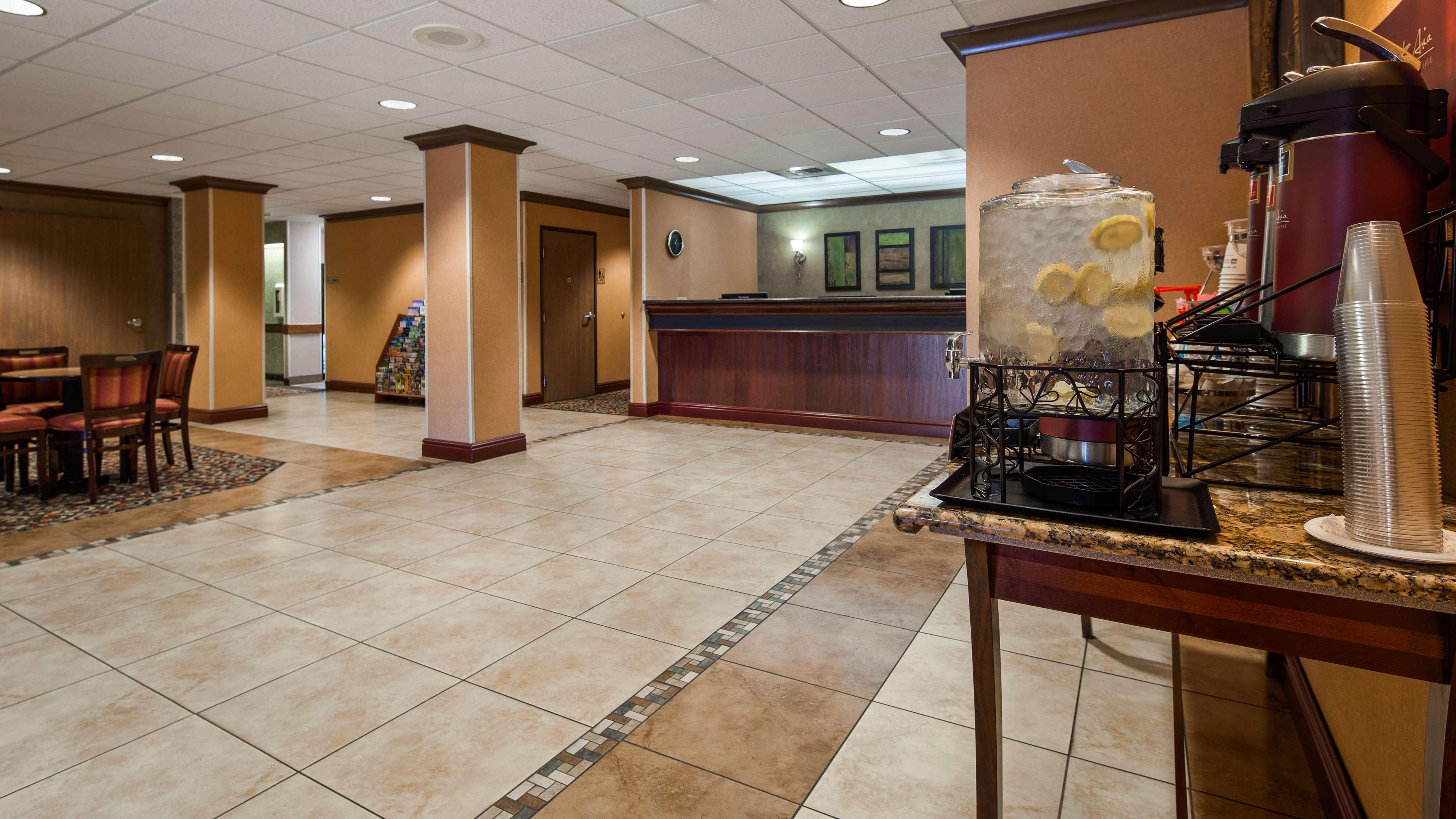 Best Western Cascade Inn & Suites Troutdale Bagian luar foto