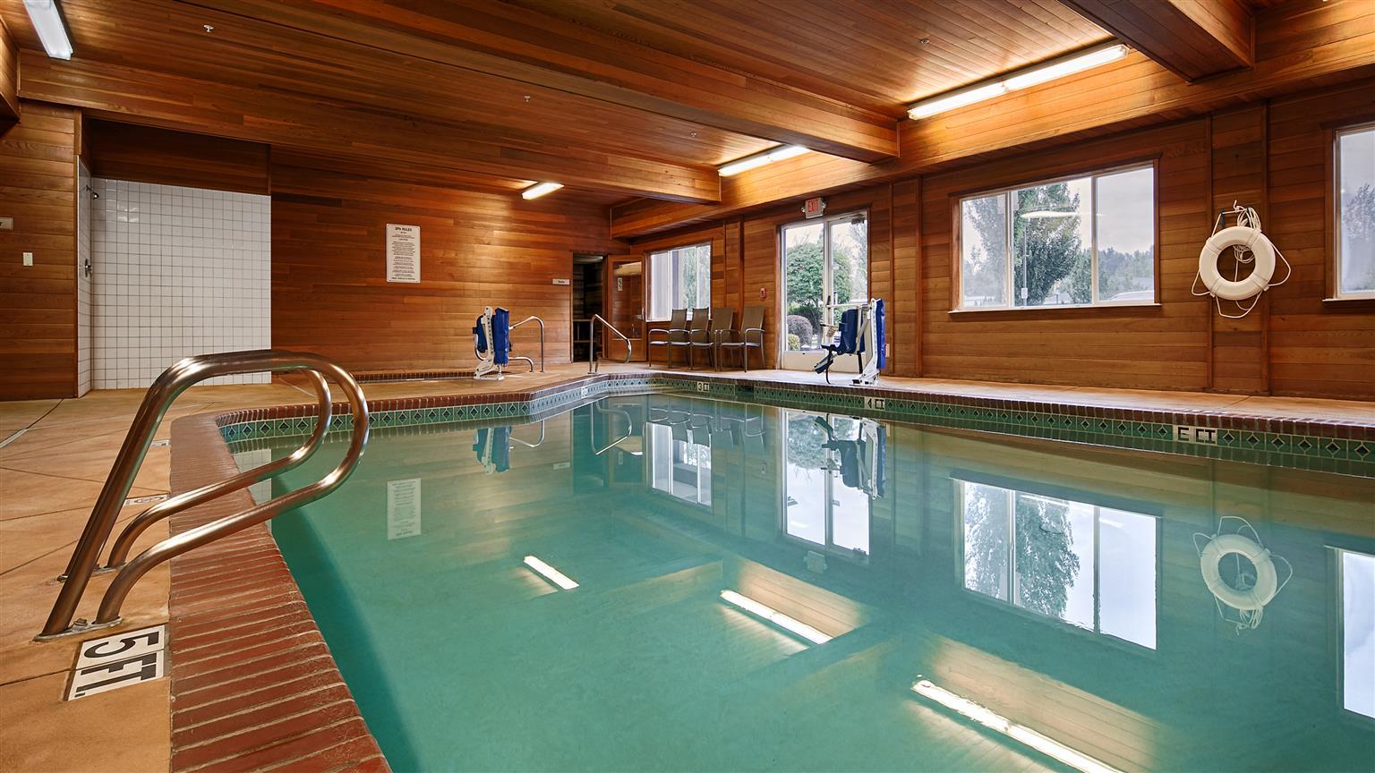 Best Western Cascade Inn & Suites Troutdale Bagian luar foto