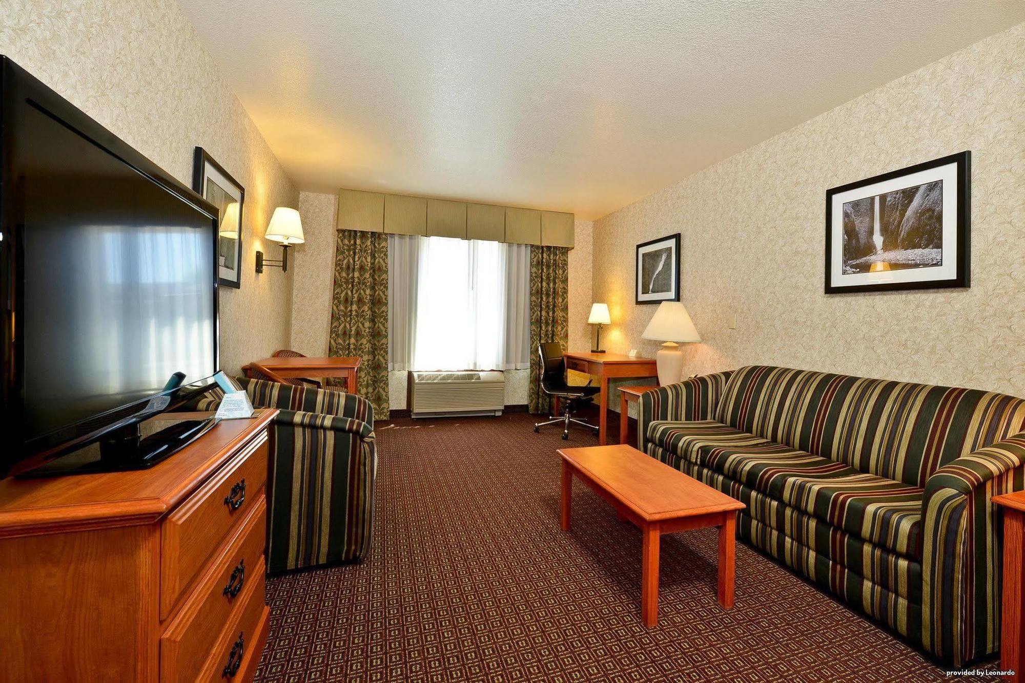 Best Western Cascade Inn & Suites Troutdale Bagian luar foto