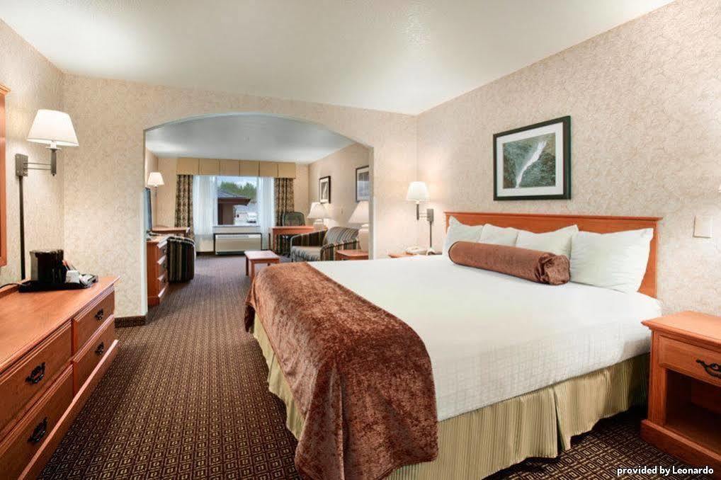 Best Western Cascade Inn & Suites Troutdale Ruang foto