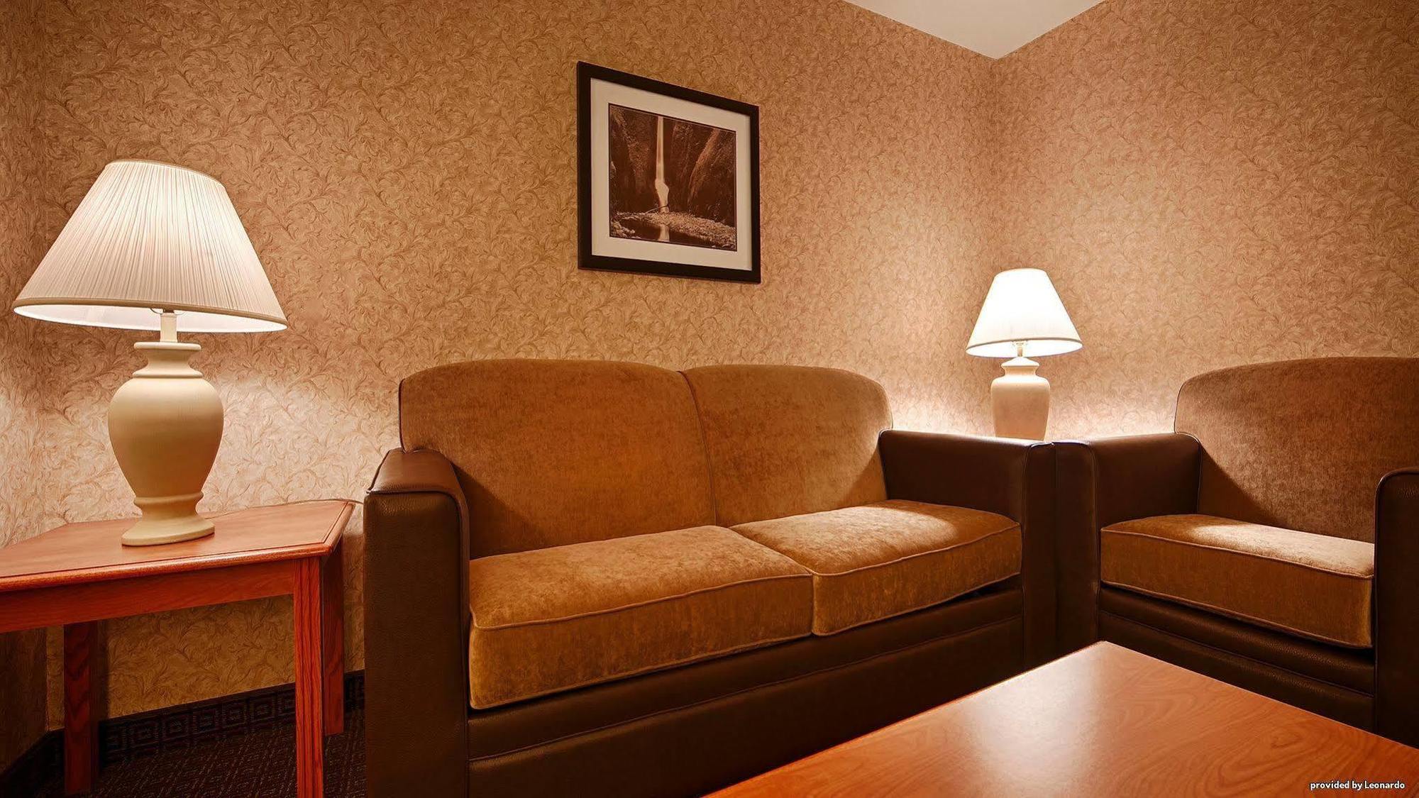 Best Western Cascade Inn & Suites Troutdale Bagian luar foto