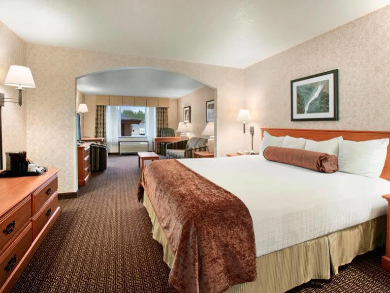 Best Western Cascade Inn & Suites Troutdale Bagian luar foto
